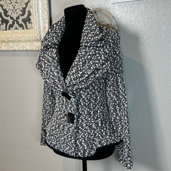 Stylish Black and White Women's Jacket - Picture 5 of 13